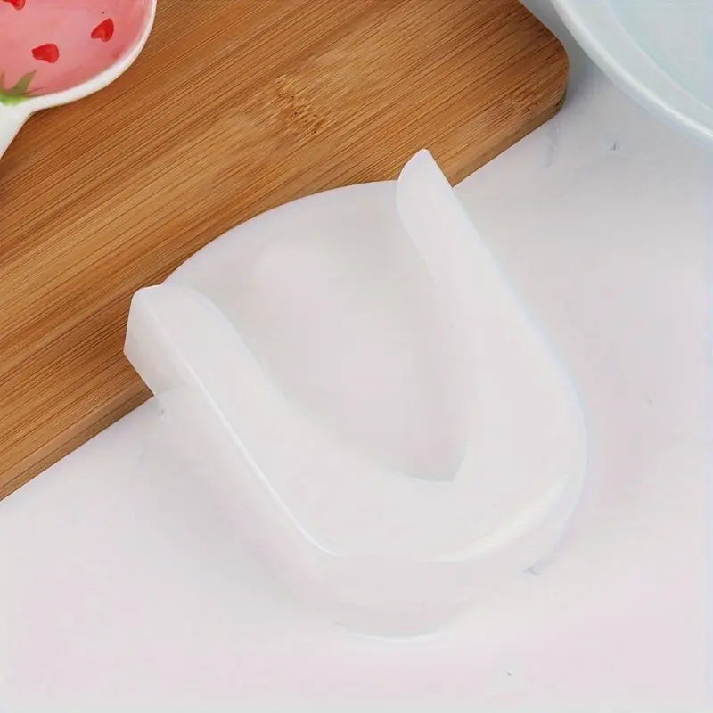1pc, Kitchen Rice Spoon Storage Rack, Suction Cup Type Rice Cooker Rice Shovel Holder Hanging Rack, Creative Household Soup Spoon Rack
