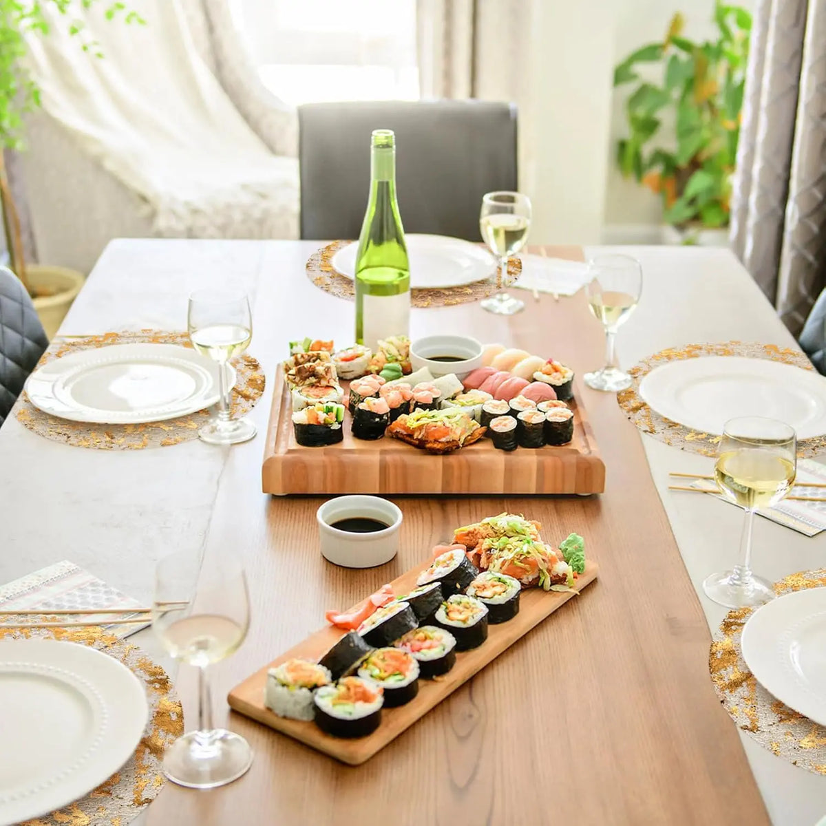 100-Piece Elegant Glam Gold Sheen Disposable Round Placemats - 13in/33cm Gold Foil Shimmer Polyester Table Mats, 1-Time Use Keeps Table Prep Simple, Home/Festive Party Decor for Wedding, Formal/Everyday Use